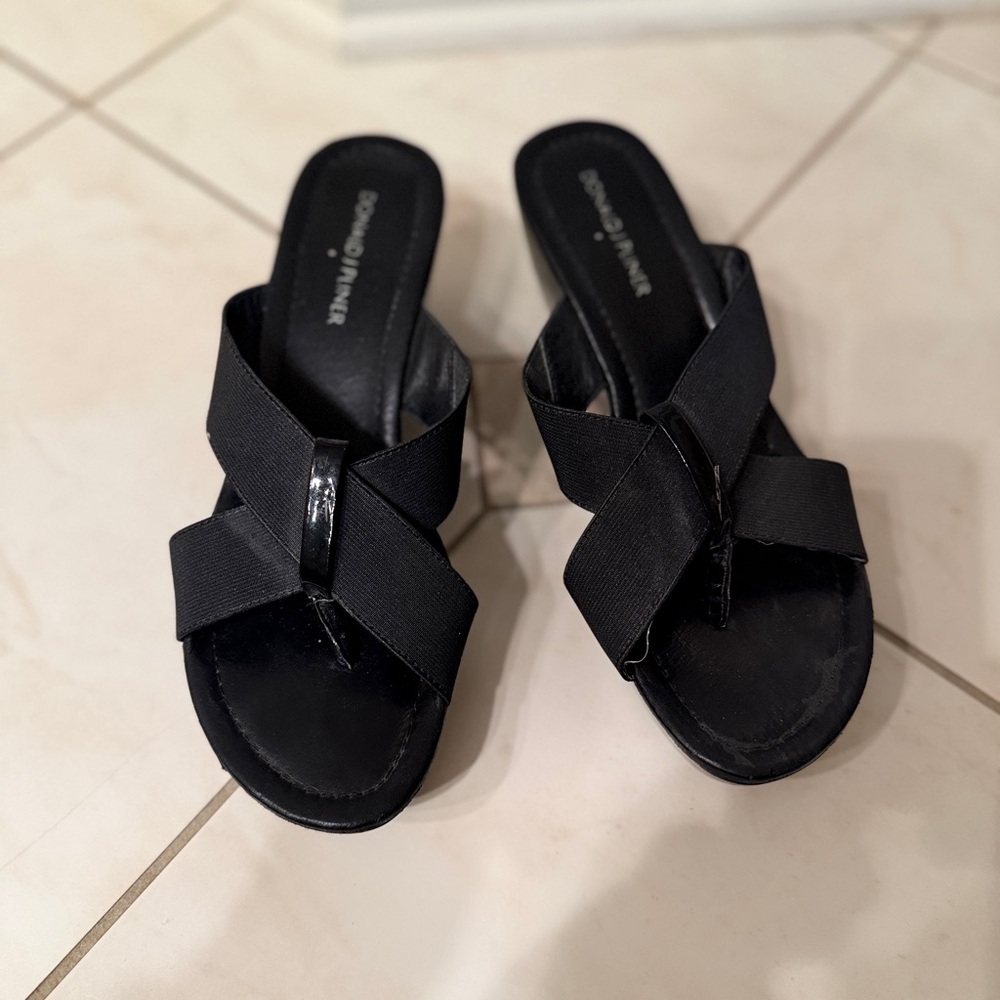 Like new! Donald Pliner Black Crisscross platform Sandals